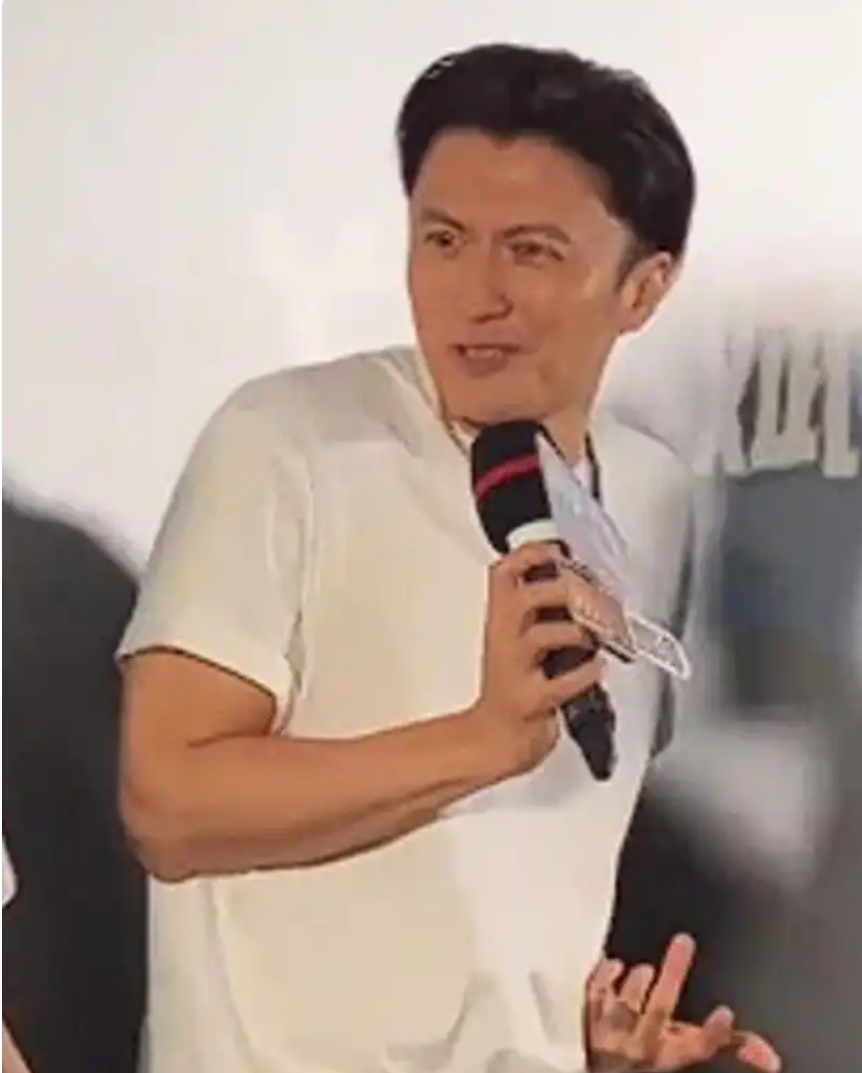 王陽明拒絕和粉絲比愛心 說自己不比娘炮動(dòng)作引爭(zhēng)議