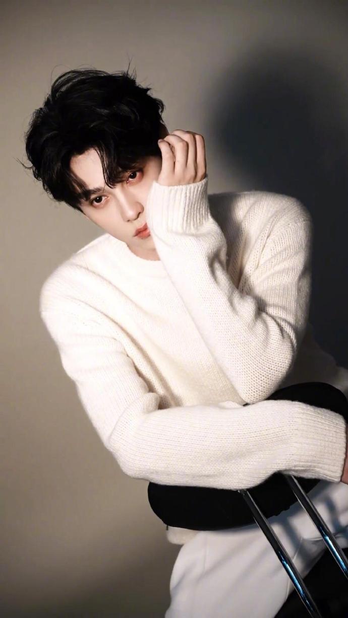 田栩?qū)幮履甑谝淮沃辈?壹號(hào)娛樂