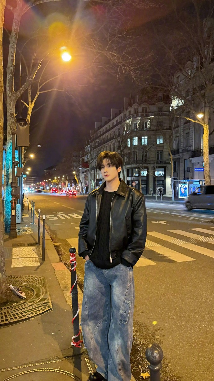 展軒巴黎街頭大片/壹號娛樂